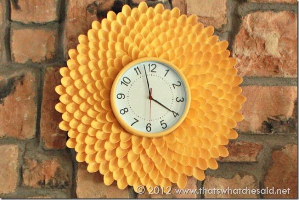 http://terrabkk.com/wp-content/uploads/2014/10/Plastic-Spoon-Flower-Clock.jpg