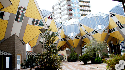 CUBE-HOUSE-(ROTTERDAM,-NETHERLANDS)