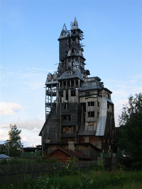 GANGSTER HOUSE (ARCHANGELSK, RUSSIA)