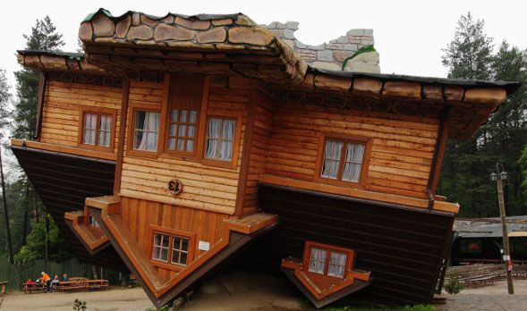 UPSIDE-DOWN HOUSE (SYZMBARK, POLAND)