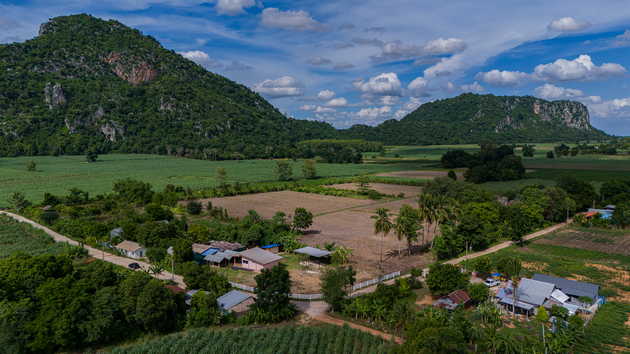 ขายที่ดิน ทำเลทองพร้อมสิ่งปลูกสร้าง อ.บ้านไร่ จ.อุทัยธานี